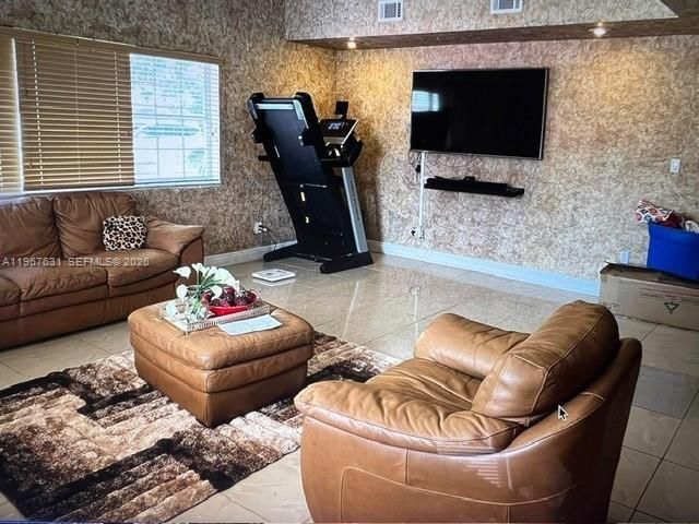 735 NE 152nd St , Miami, FL 33162 Photo