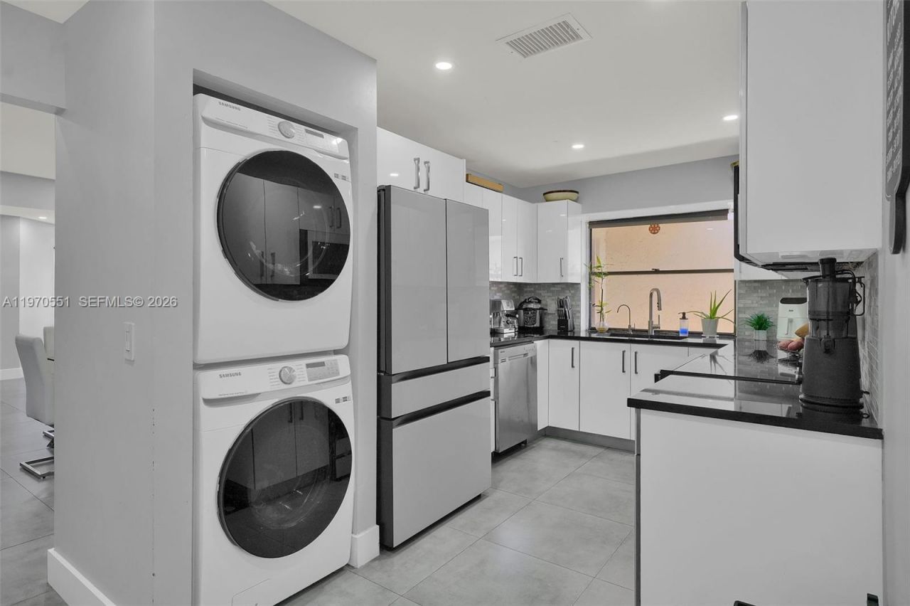 17032 NW 63rd Pl, Hialeah, FL 33015 Photo