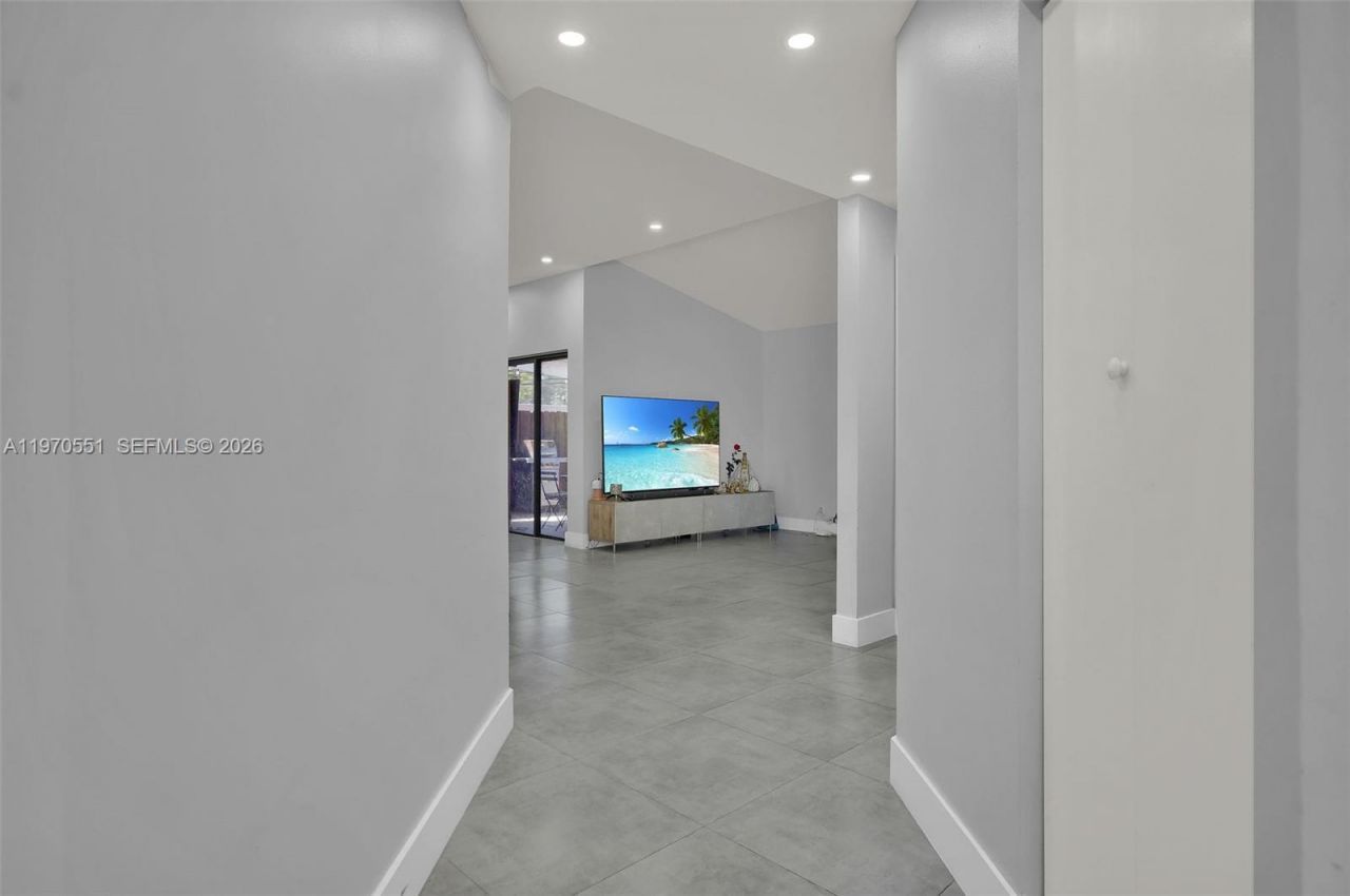17032 NW 63rd Pl, Hialeah, FL 33015 Photo