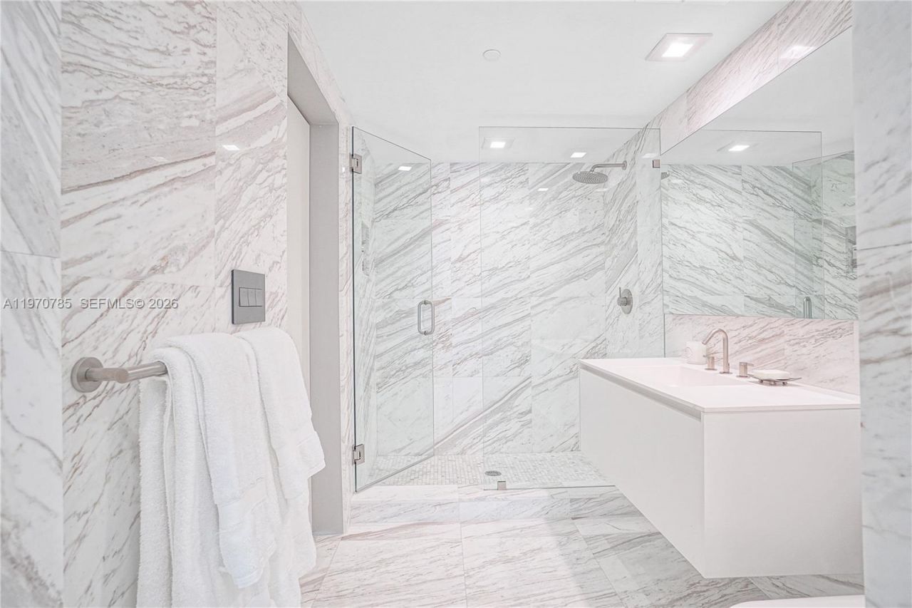 475 Brickell Ave, Unit 1913, Miami, FL 33131 Photo