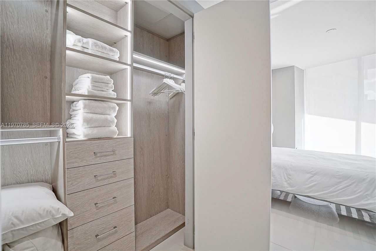 475 Brickell Ave, Unit 1913, Miami, FL 33131 Photo
