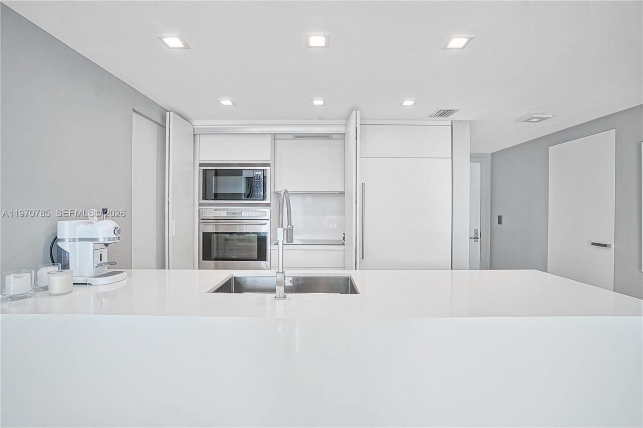 475 Brickell Ave, Unit 1913, Miami, FL 33131 Photo