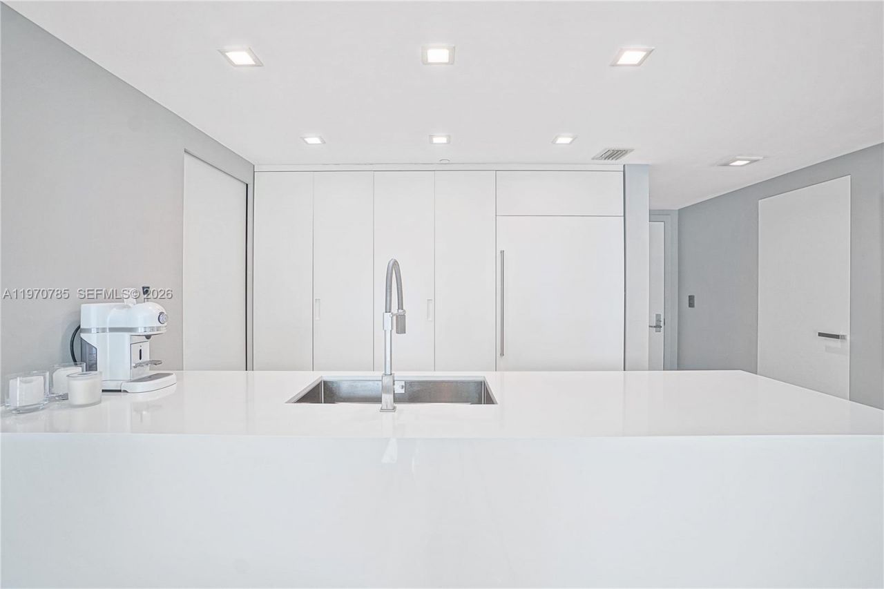 475 Brickell Ave, Unit 1913, Miami, FL 33131 Photo