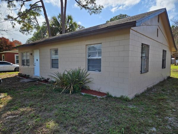 805 N 27th St, Fort Pierce, FL 34947