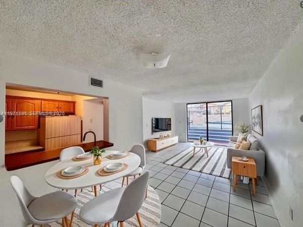 9678 Fontainebleau Blvd, Unit 111, Miami, FL 33172