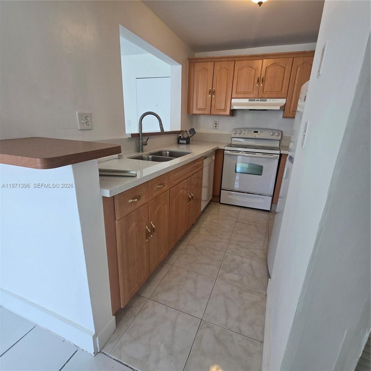 9678 Fontainebleau Blvd, Unit 111, Miami, FL 33172 Photo