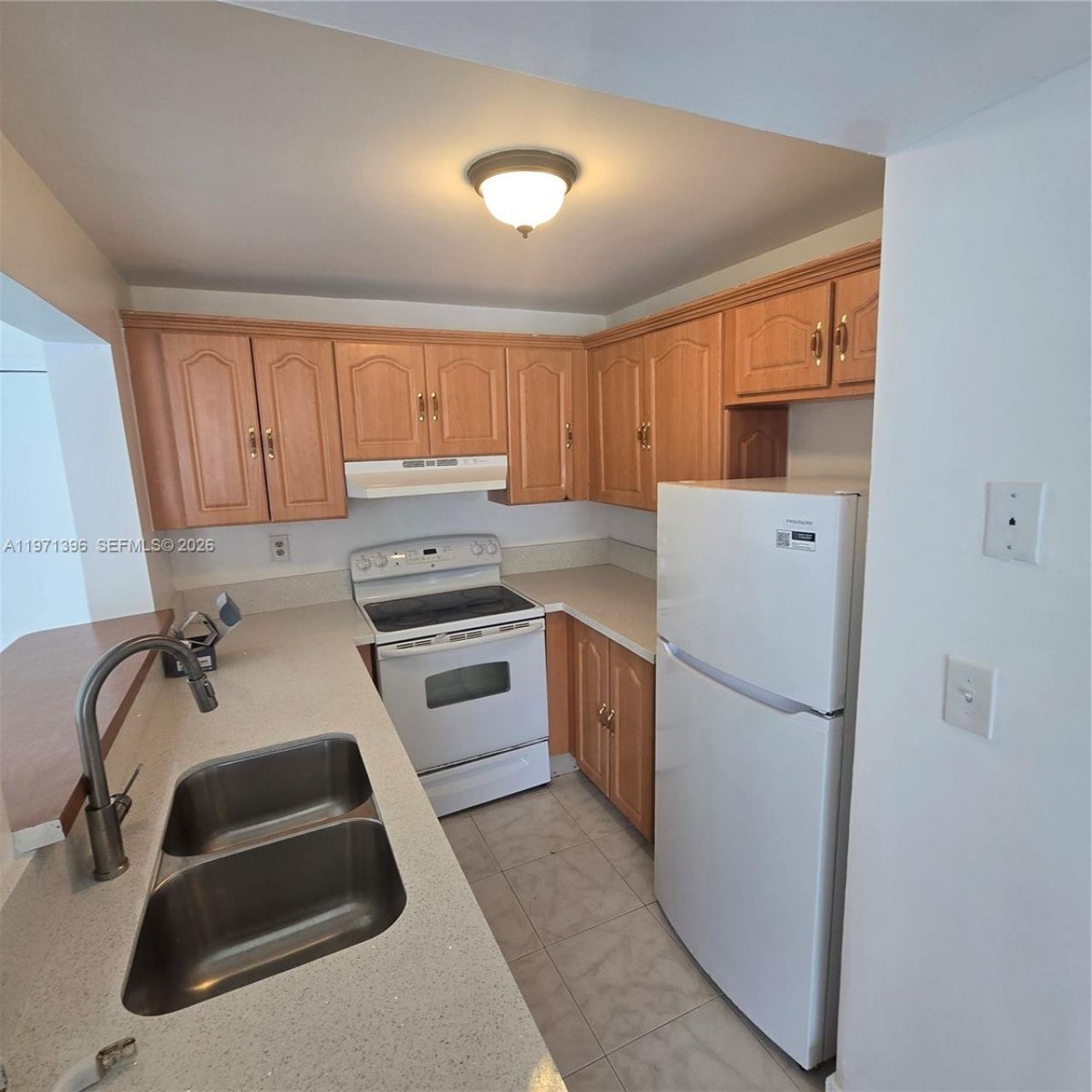 9678 Fontainebleau Blvd, Unit 111, Miami, FL 33172 Photo