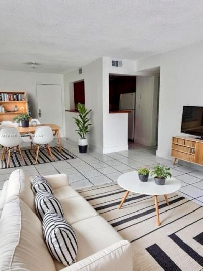 9678 Fontainebleau Blvd, Unit 111, Miami, FL 33172 Photo