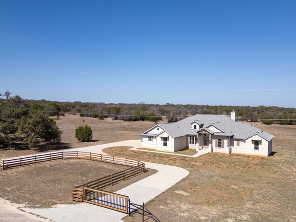 103 Buck Rabbit RD, Briggs, TX 78608