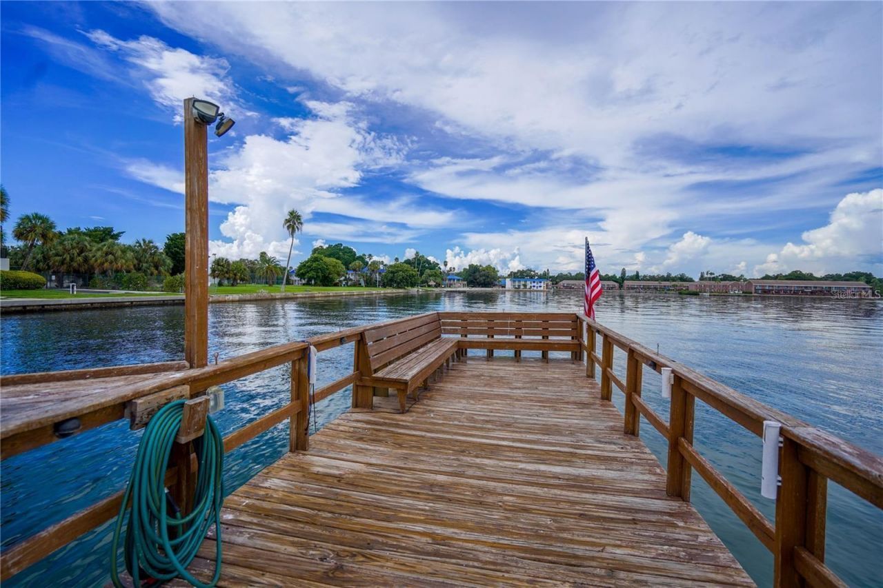 7100 Sunshine Skyway Lane S, Unit 201, Saint Petersburg, FL 33711 Photo