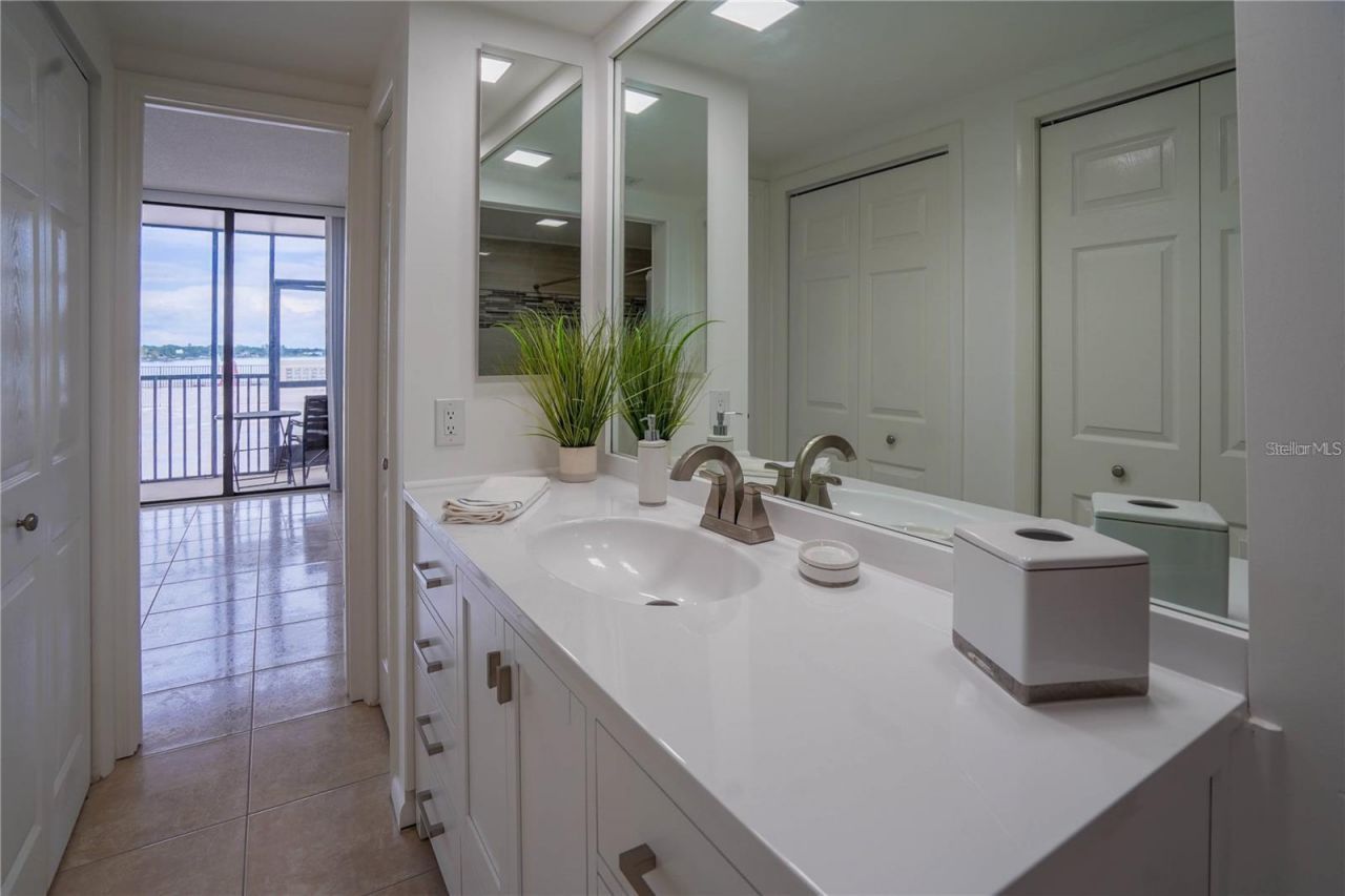 7100 Sunshine Skyway Lane S, Unit 201, Saint Petersburg, FL 33711 Photo