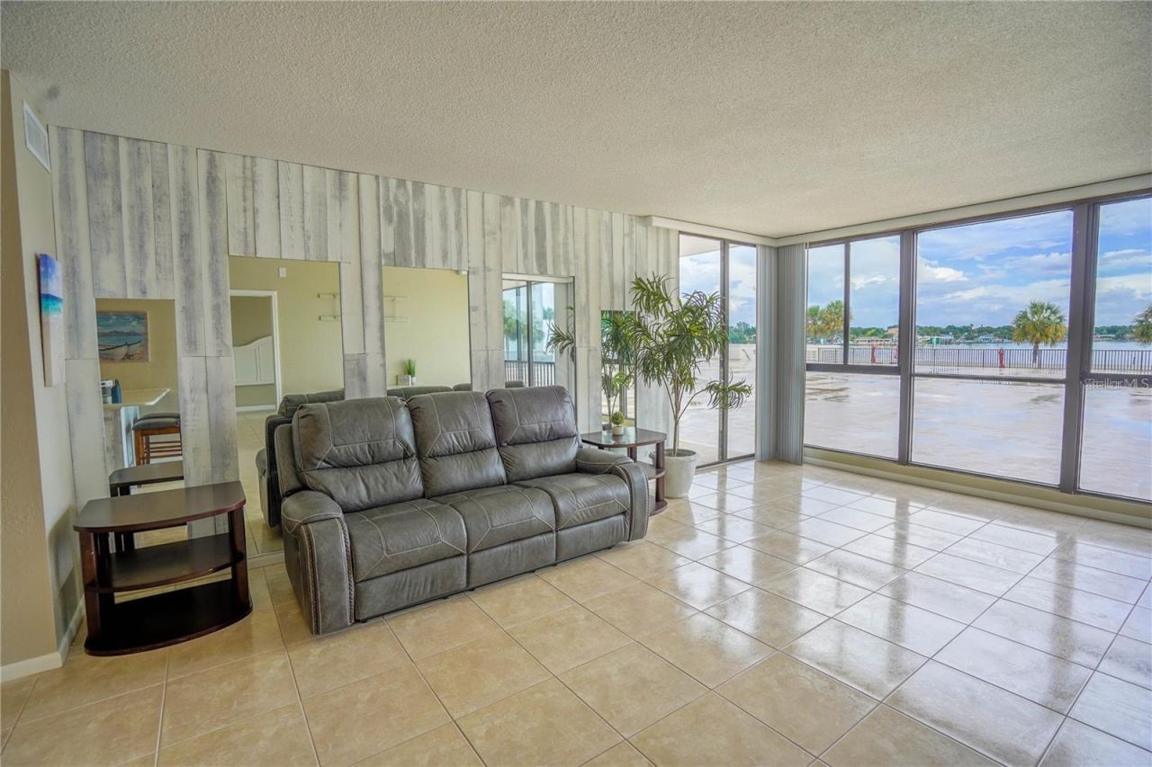 7100 Sunshine Skyway Lane S, Unit 201, Saint Petersburg, FL 33711 Photo