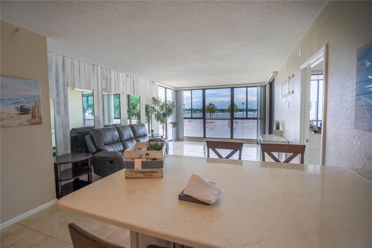 7100 Sunshine Skyway Lane S, Unit 201, Saint Petersburg, FL 33711 Photo