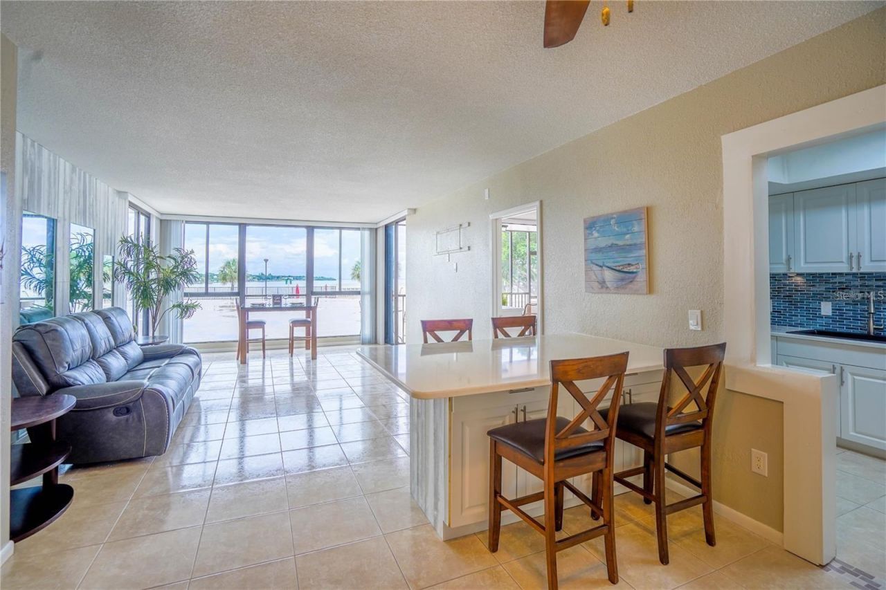 7100 Sunshine Skyway Lane S, Unit 201, Saint Petersburg, FL 33711 Photo