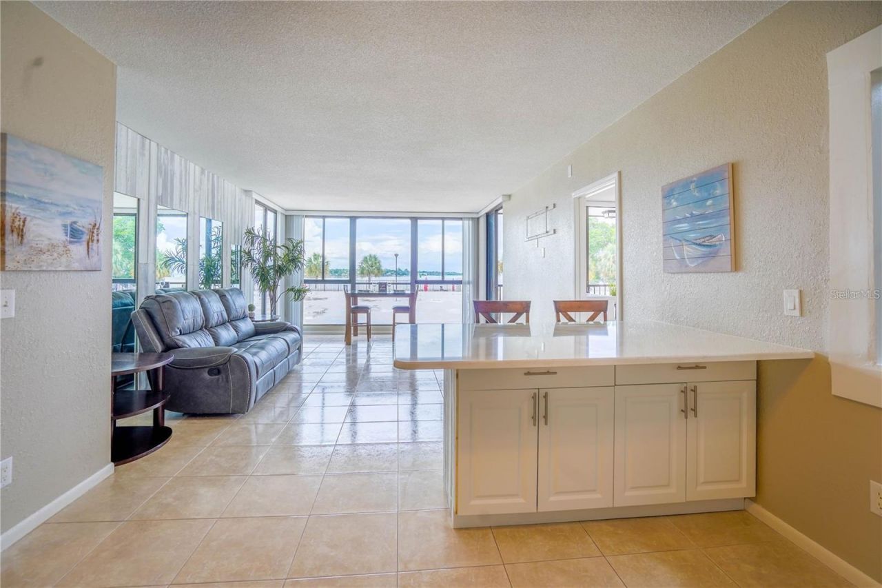 7100 Sunshine Skyway Lane S, Unit 201, Saint Petersburg, FL 33711 Photo