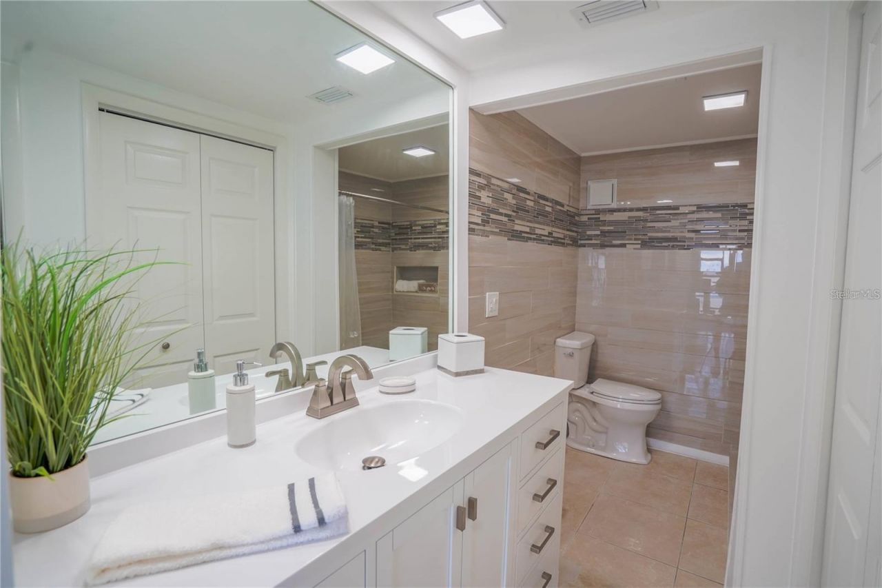 7100 Sunshine Skyway Lane S, Unit 201, Saint Petersburg, FL 33711 Photo