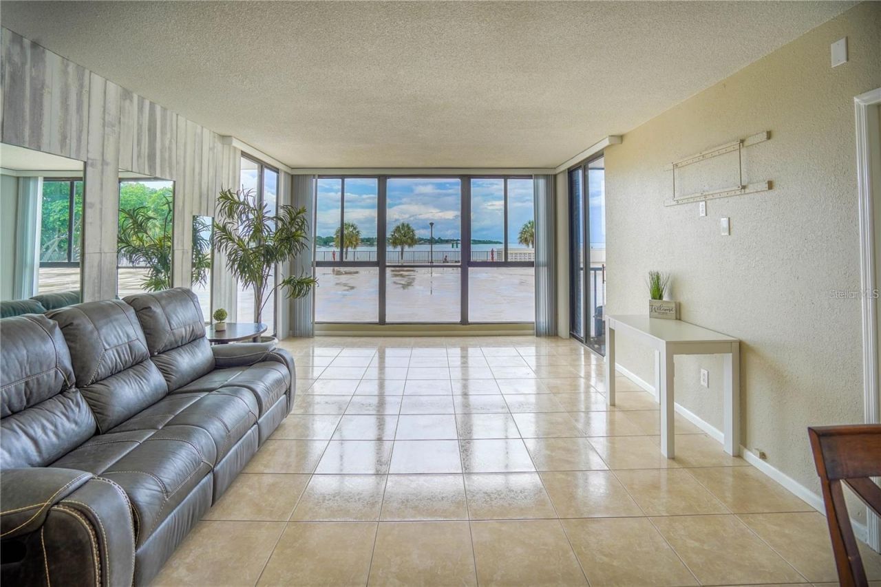 7100 Sunshine Skyway Lane S, Unit 201, Saint Petersburg, FL 33711 Photo