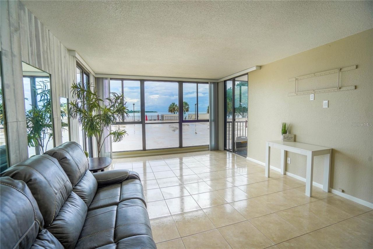 7100 Sunshine Skyway Lane S, Unit 201, Saint Petersburg, FL 33711 Photo