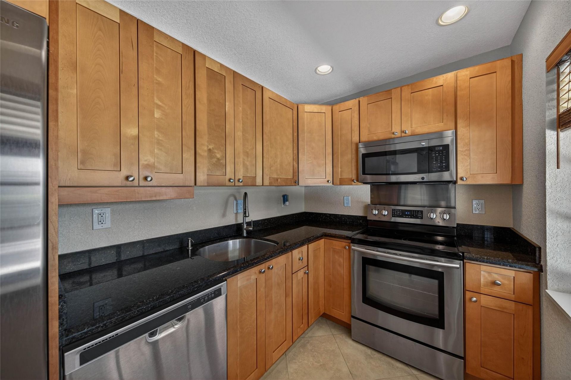 258 Basin Drive, Lauderdale by the Sea, FL 33308 Photo