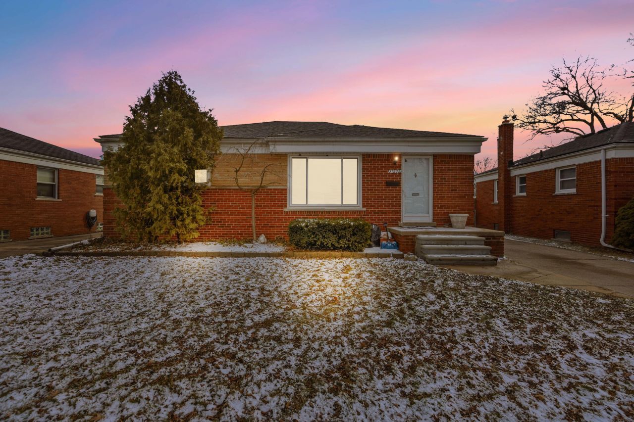 31272 Burton Street, Saint Clair Shores, MI 48082 Main Photo