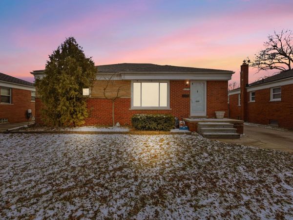 31272 Burton Street, Saint Clair Shores, MI 48082