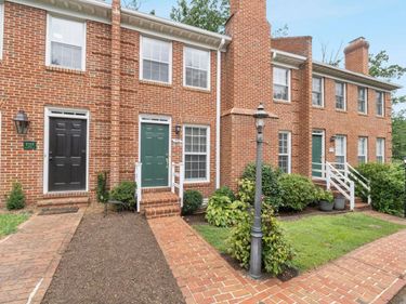 2752 HYDRAULIC RD, Charlottesville, VA 22901