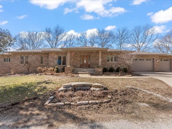 811 Sunset Drive, Mahomet, IL 61853