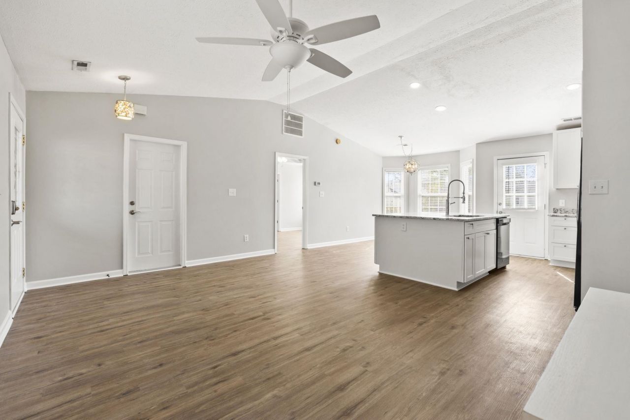 315 Kildare Ct.  Photo 4