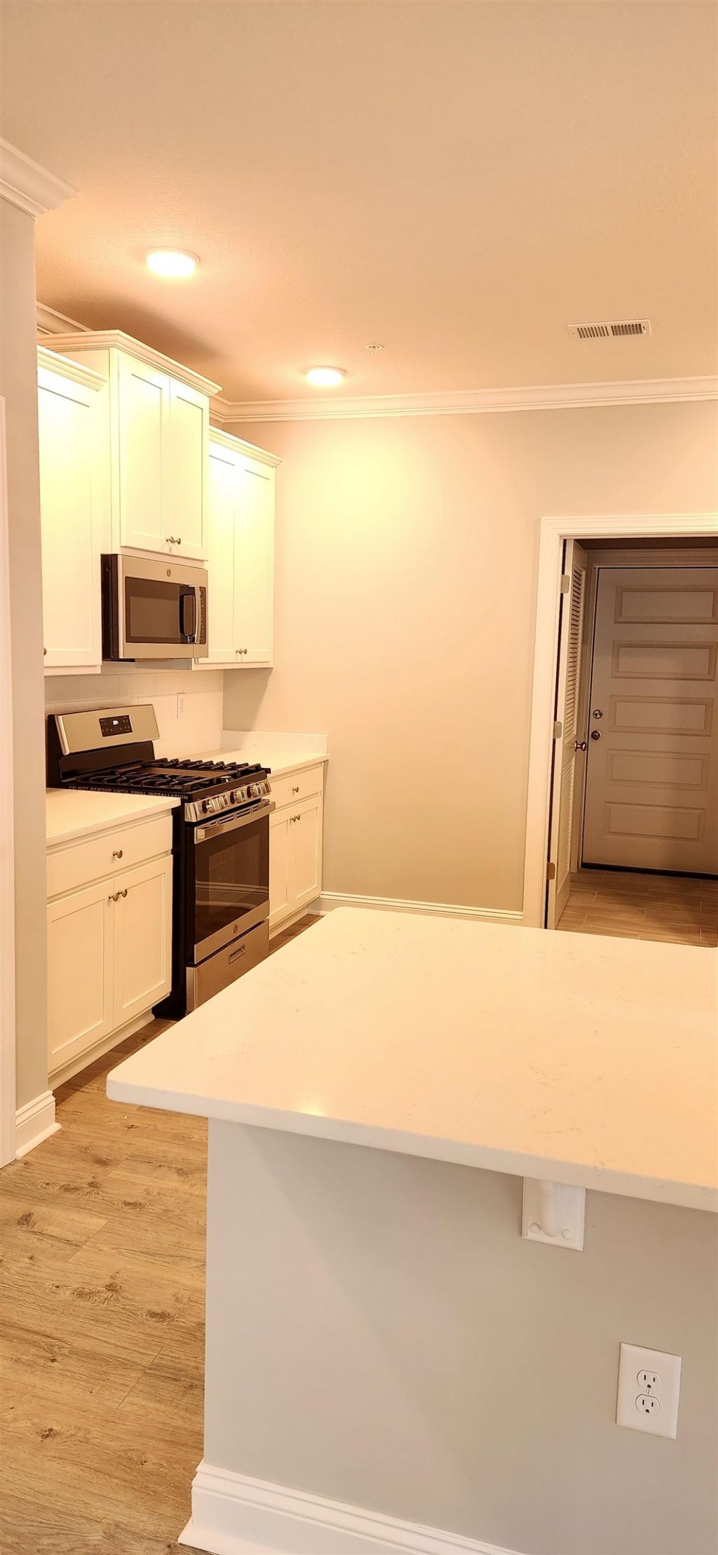 1144 Freeboard St. Photo 35