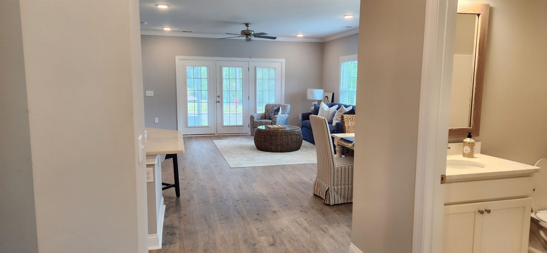 1144 Freeboard St. Photo 7