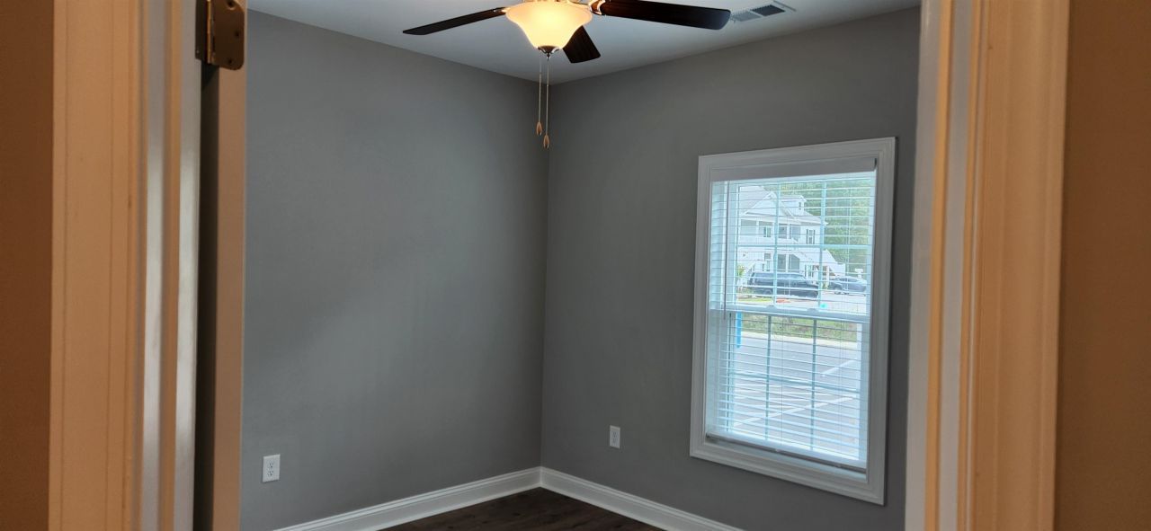 1144 Freeboard St. Photo 7