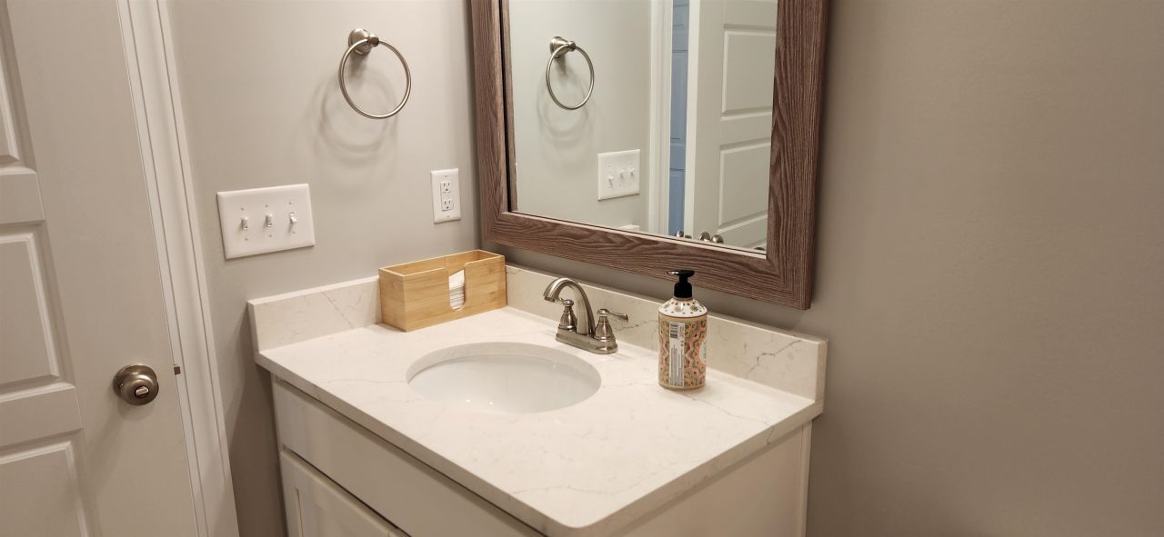 1144 Freeboard St. Photo 8