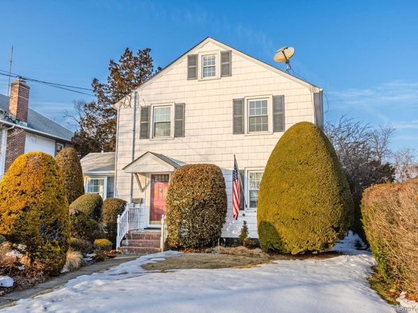 91 Ireland Place , Amityville, NY 11701