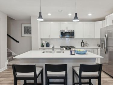 5317 Long Pointe Pass, Woodbury, MN 55129