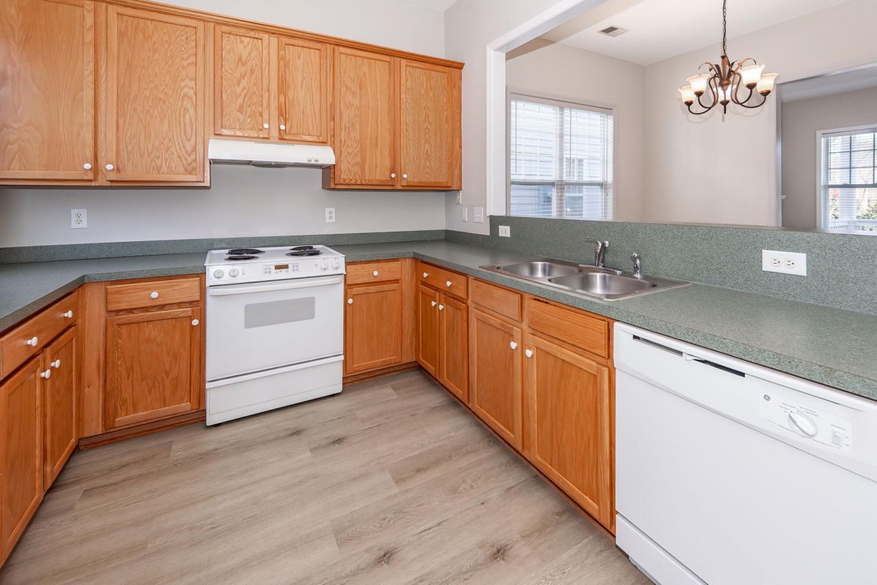 102 Dandelion Street Photo 15