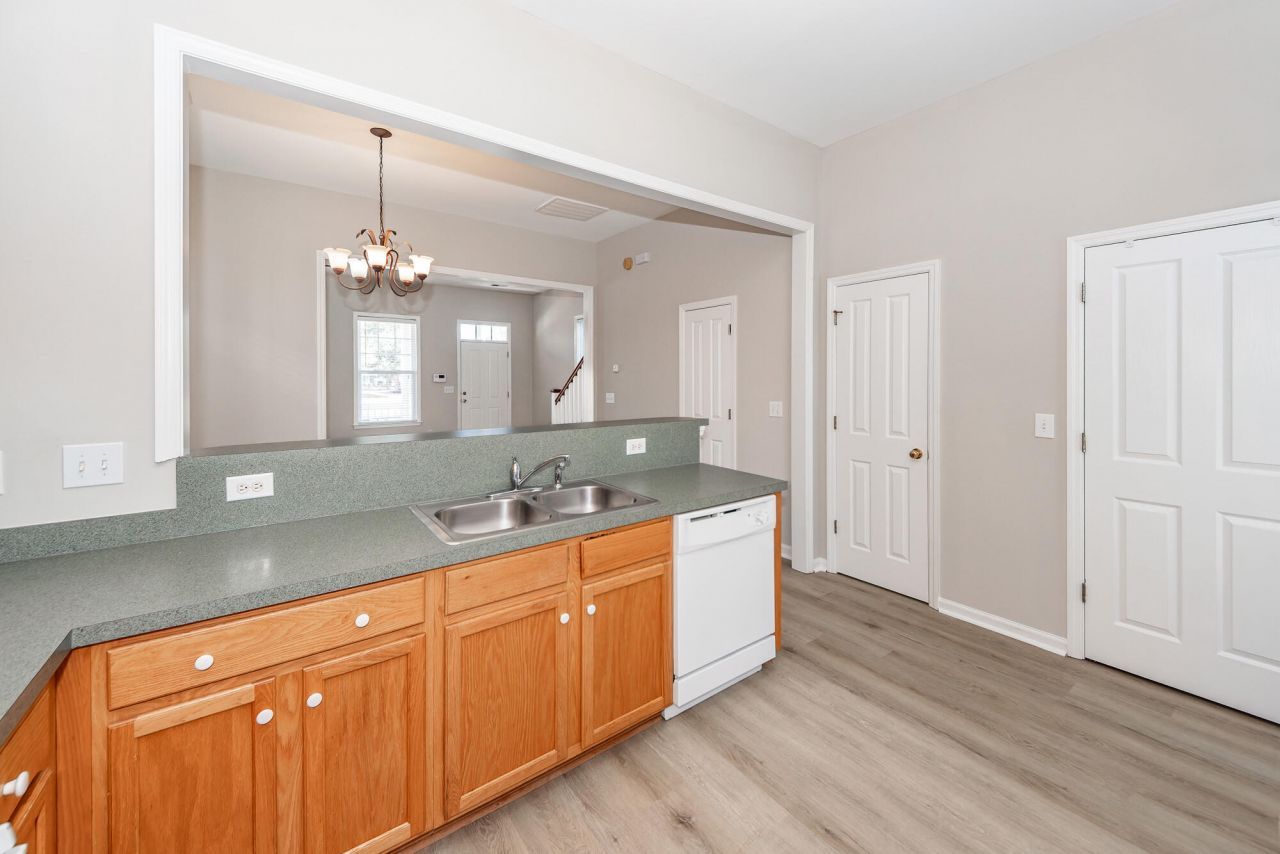 102 Dandelion Street Photo 19