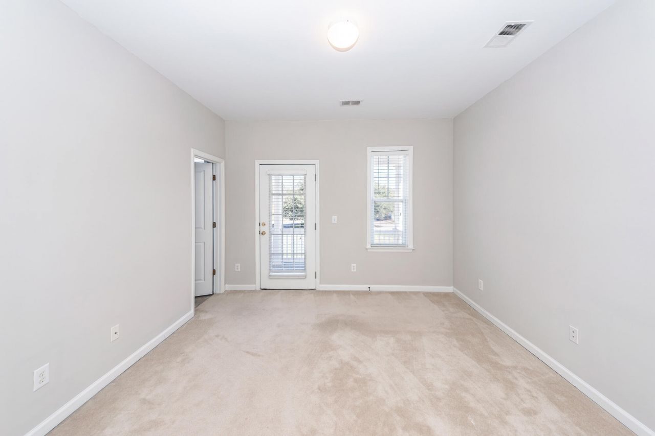 102 Dandelion Street Photo 23