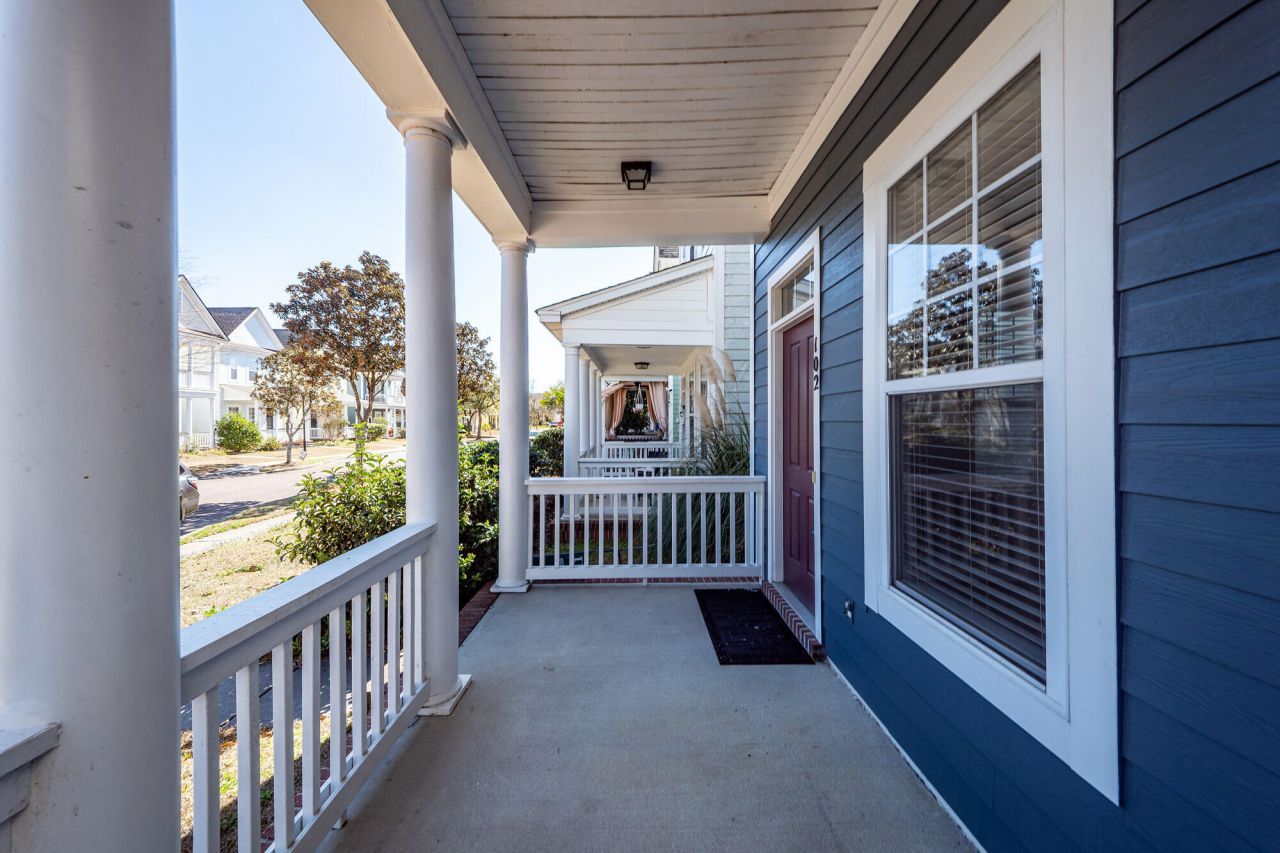 102 Dandelion Street Photo 3