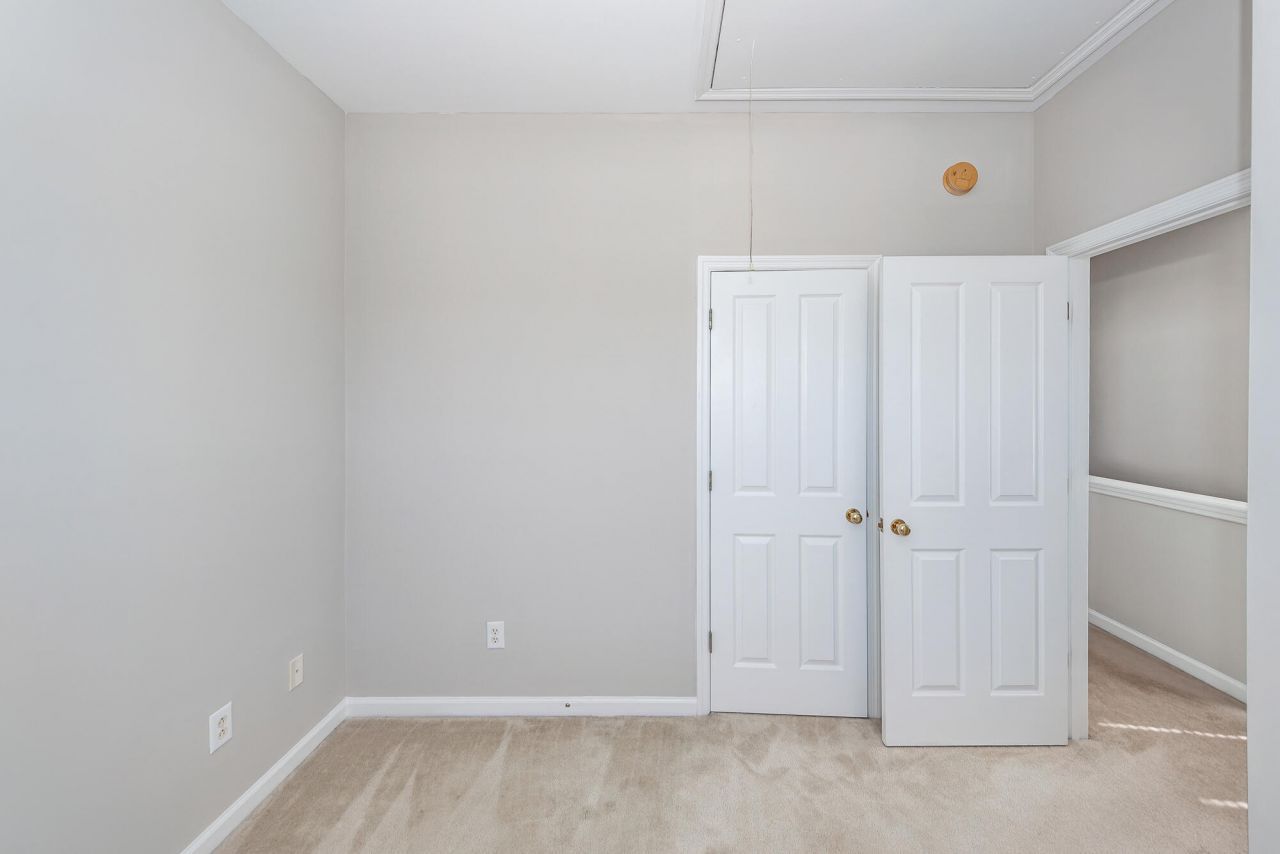 102 Dandelion Street Photo 32