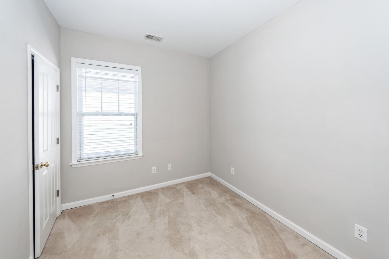 102 Dandelion Street Photo 34