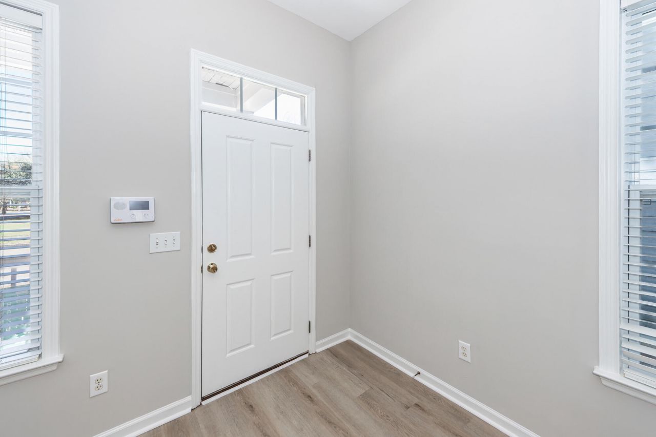 102 Dandelion Street Photo 4