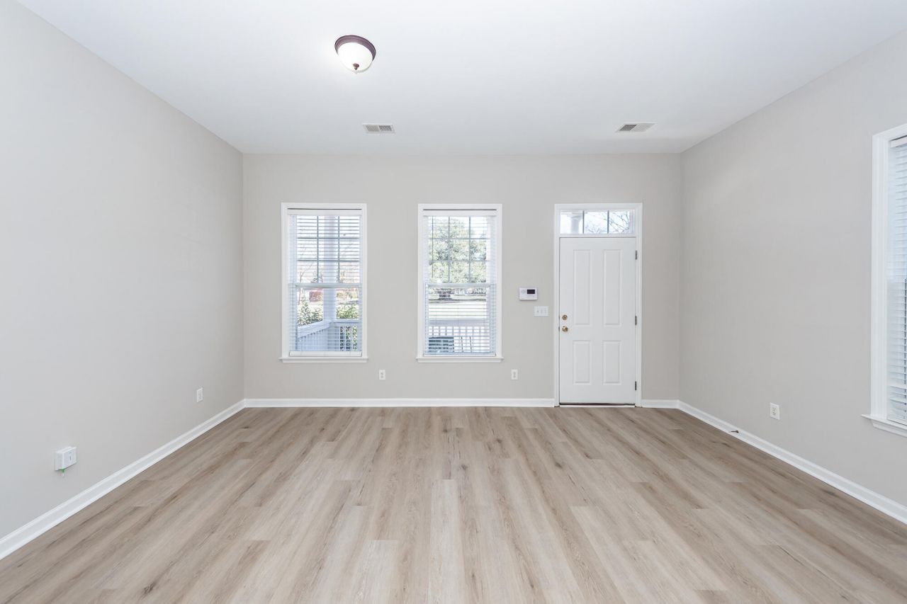 102 Dandelion Street Photo 5