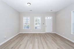 102 Dandelion Street photo 4