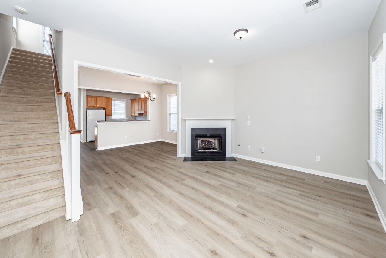 102 Dandelion Street Photo 8