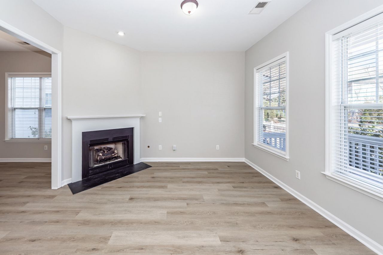 102 Dandelion Street Photo 9