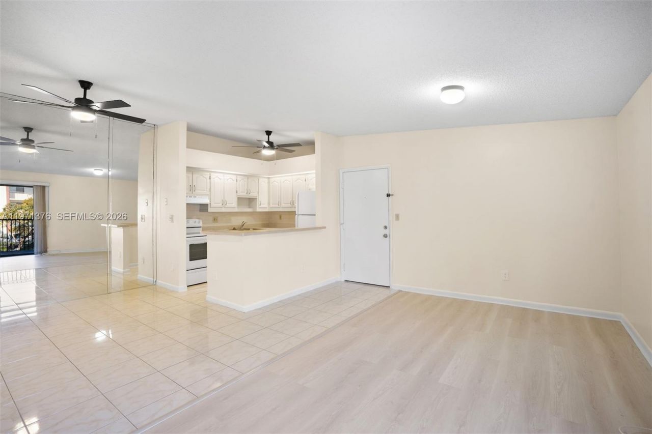 9446 S Belfort Cir, Unit 215, Tamarac, FL 33321 Photo