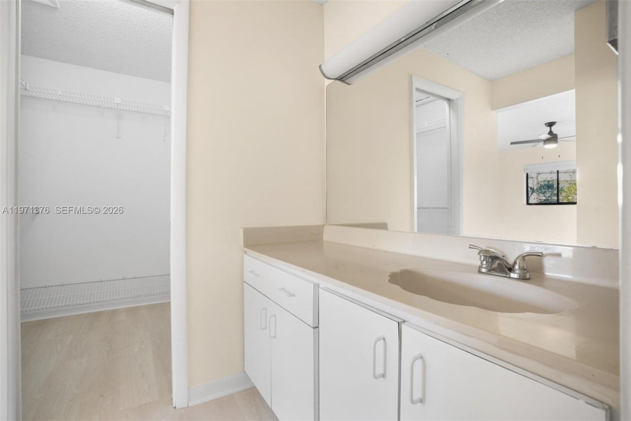 9446 S Belfort Cir, Unit 215, Tamarac, FL 33321 Photo