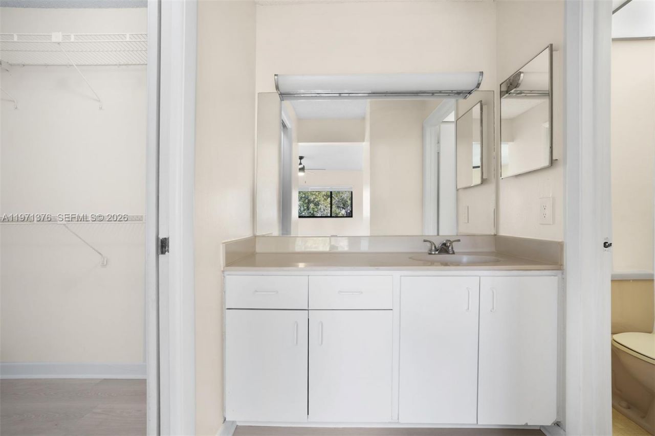 9446 S Belfort Cir, Unit 215, Tamarac, FL 33321 Photo