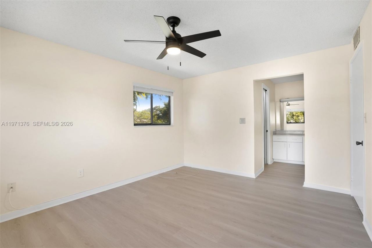 9446 S Belfort Cir, Unit 215, Tamarac, FL 33321 Photo