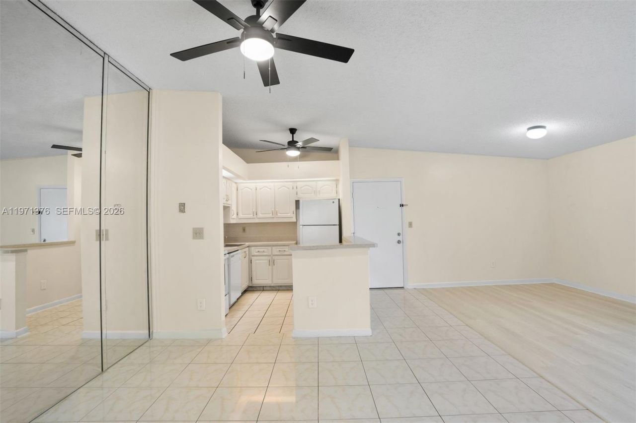 9446 S Belfort Cir, Unit 215, Tamarac, FL 33321 Photo